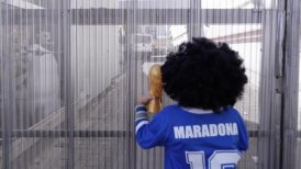 Médico de Maradona le niega el alta pese a insistencia del ídolo