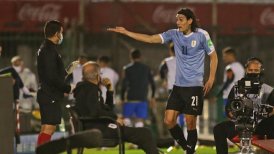 Edinson Cavani se perderá el duelo ante Argentina tras ser expulsado por Roberto Tobar