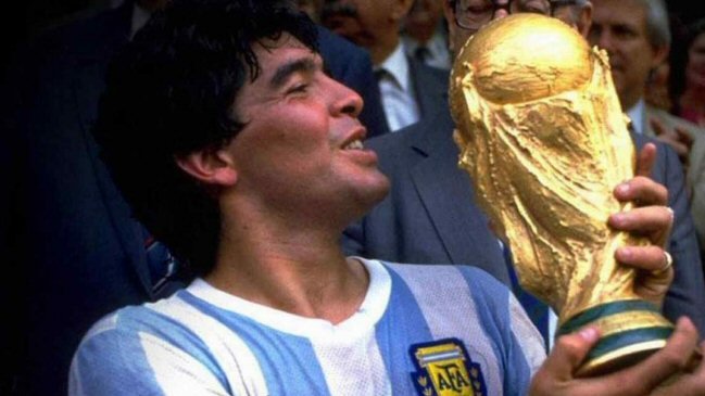 Diego Armando Maradona, el mito del "Dios más humano" que pisó una cancha de fútbol
