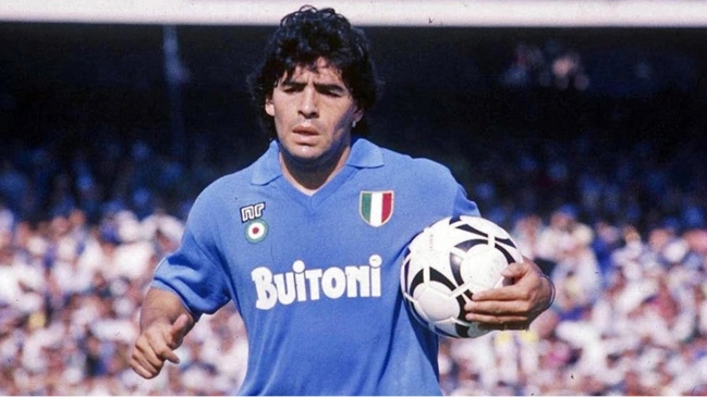 El estadio de Nápoles es oficialmente el "Diego Armando Maradona"