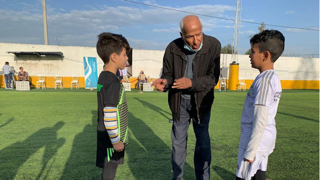 El árbitro de la "mano de Dios" volvió a dirigir en homenaje a Diego Maradona