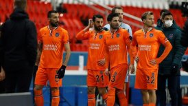 Duelo entre PSG y Basaksehir interrumpido por insulto racista se reanudará este miércoles