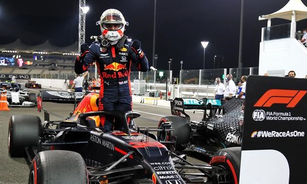 Max Verstappen tras su triunfo en Abu Dhabi: Fue divertido, gané la carrera y estoy muy contento