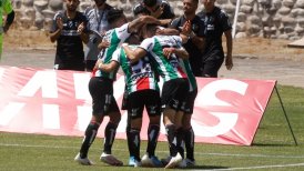 Palestino reaccionó a tiempo y sumó un valioso triunfo ante Wanderers