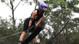 Agustina Varas rompió el récord mundial de salto de esquí náutico