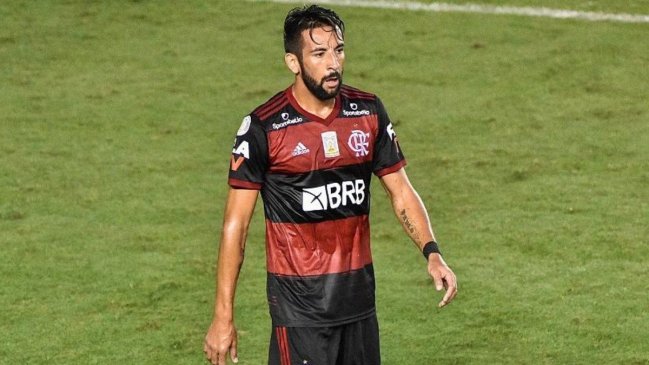 Mauricio Isla sólo jugó un tiempo en amargo empate de Flamengo ante Fortaleza