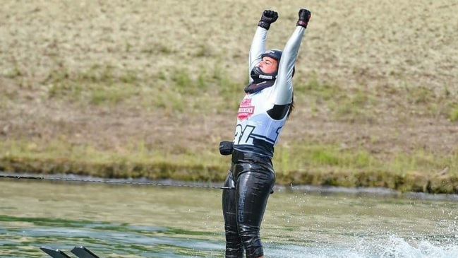 Valentina González es número uno del mundo en categoría sub 21 de salto en esquí náutico