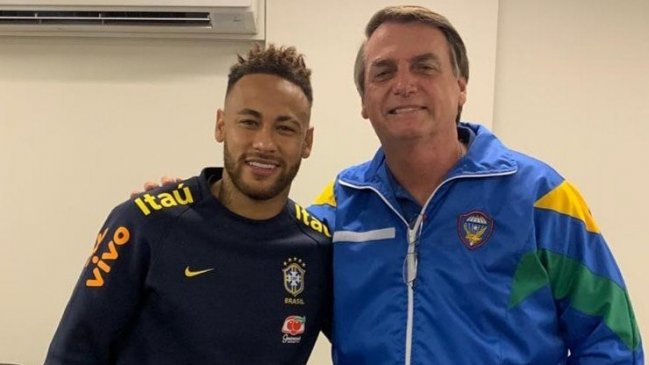 Bolsonaro ninguneó al fútbol femenino y criticó cuestionamientos a desigualdad salarial entre Neymar y Marta