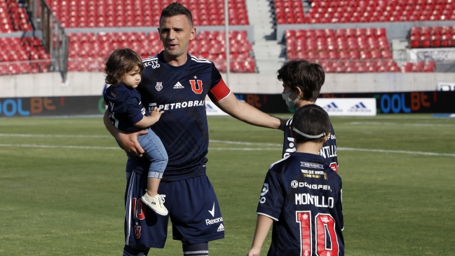 Walter Montillo vivió emotivo ingreso junto a su familia en el partido de la U con Antofagasta