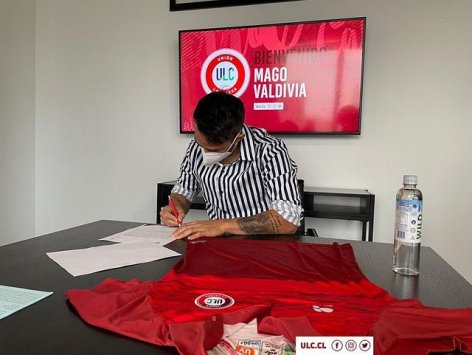 Fotos Oficial Jorge Valdivia Firmo Su Contrato Para Ser Nuevo Refuerzo De Union La Calera Alairelibre Cl