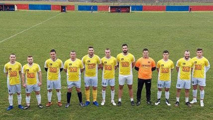 FK Dobrava-Zabar, el equipo serbio que imitó la insignia de Colo Colo - AlAireLibre.cl