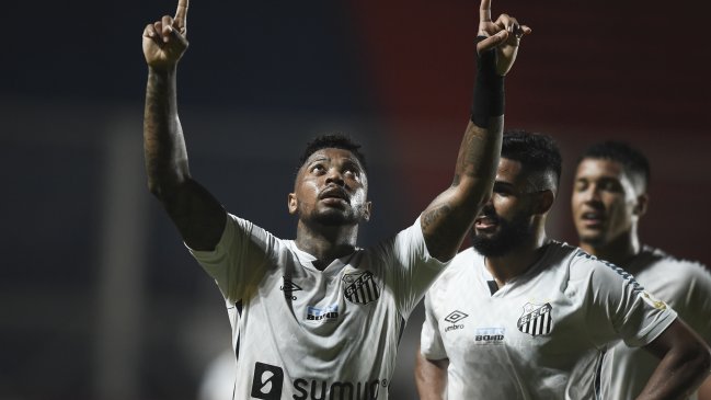 Santos puso un pie en la fase grupal de la Libertadores tras vencer a San Lorenzo en Argentina