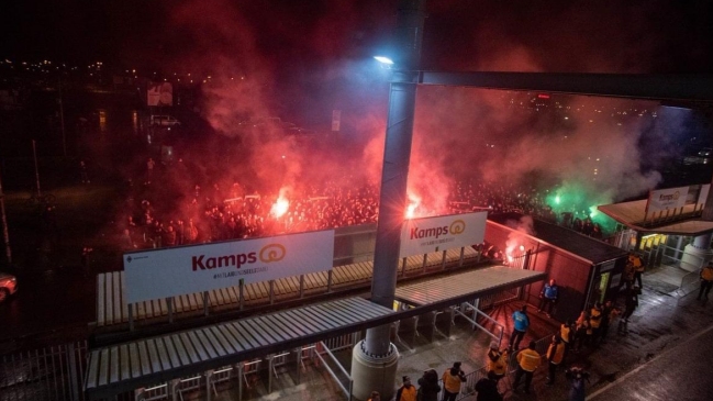 Hinchas del Dortmund lanzaron fuegos artificiales de "fuerza industrial" fuera del hotel de Manchester City