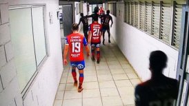 La molestia de Dituro: Empujó a Saavedra y Aued tras el primer tiempo ante Atlético Nacional