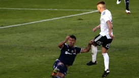Espinoza terminó ofuscado y se fue insultando a jugadores de Colo Colo tras el Superclásico