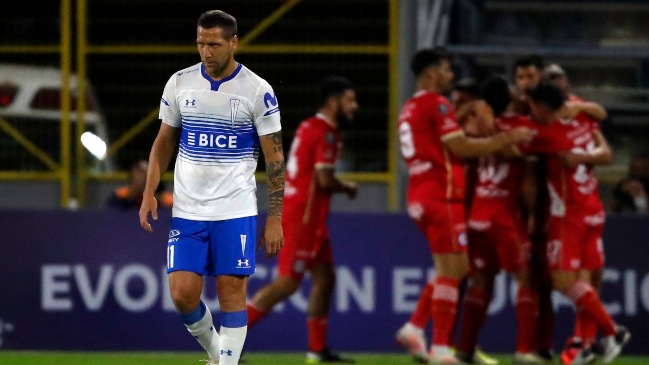 La UC cayó ante Argentinos Juniors en una pálida presentación y se complicó en la Libertadores