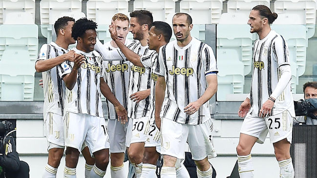 Juventus se impuso en caliente clásico a Inter de Milán y volvió a puestos de Champions