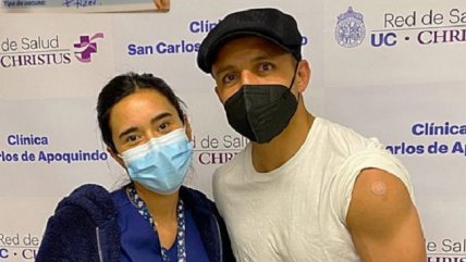 Alexis Sánchez recibió su primera dosis de la vacuna de Pfizer contra el coronavirus