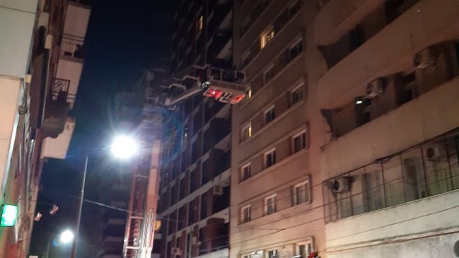 Jugador uruguayo con Covid-19 debió colgarse de un piso 11 para salvarse de incendio