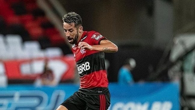 Flamengo de Mauricio Isla inició la defensa del título en el Brasileirao con triunfo ante Palmeiras