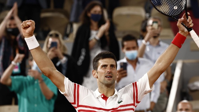 Djokovic destronó en un increíble partido a Nadal y se citó con Tsitsipas para la final de Roland Garros
