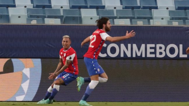 Hinchas de la Roja enloquecieron con el gol de Ben Brereton ante Bolivia