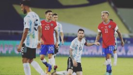 Con Messi de rodillas: Eduardo Vargas arrancó así la jornada posterior al duelo con Uruguay