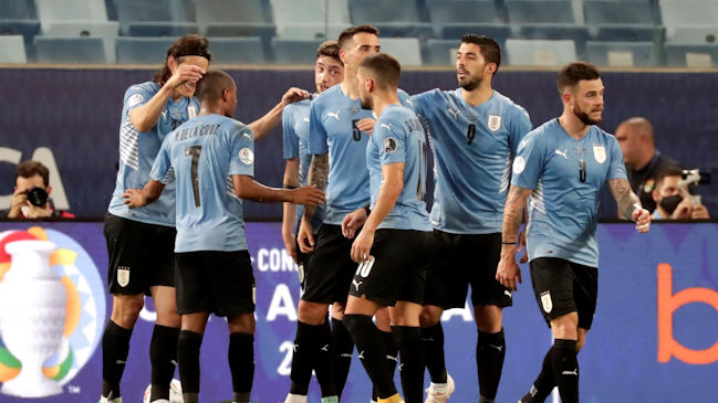 Uruguay se impuso con comodidad a Bolivia y clasificó a cuartos de la Copa América