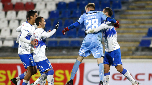 U. Católica avanzó a octavos de Copa Chile tras batir a Iquique por penales en una guerra de goles