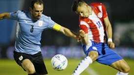 Uruguay y Paraguay chocan en duelo clave que definirá el rival que tendrá Chile en cuartos de Copa América
