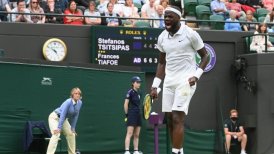 Frances Tiafoe dio la primera gran sorpresa en Wimbledon al eliminar a Tsitsipas