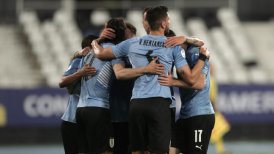 Uruguay venció a un débil Paraguay y se citó con Colombia para los cuartos de la Copa América