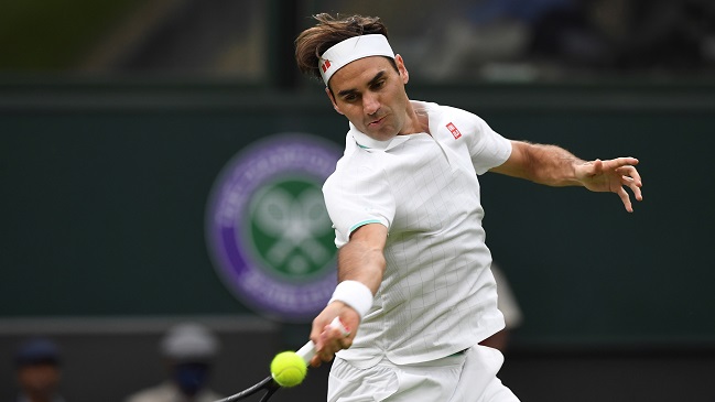 Roger Federer debutó con triunfo en Wimbledon gracias al retiro de Adrian Mannarino