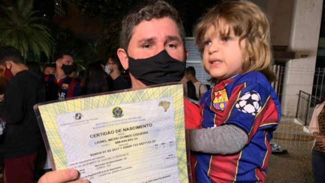 Orgulloso padre presentó a Lionel Messi Gomes Siqueira