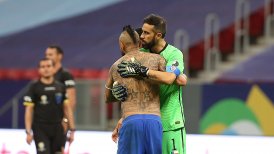 Del abrazo de Bravo-Vidal a jugar con estadios vacíos: Lo bueno, lo malo y lo feo de Chile en la Copa América
