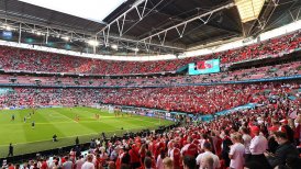 UEFA acusó a Inglaterra por mal comportamientos de hinchas: láser, bengalas e insultos