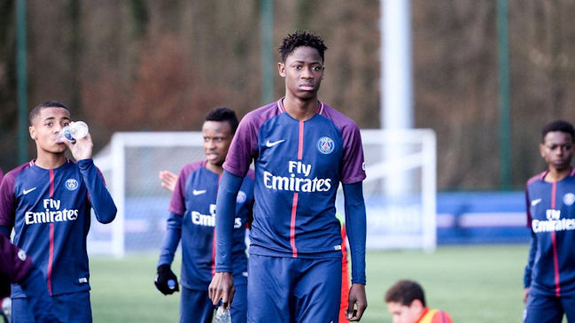 Promesa de Paris Saint-Germain acaparó miradas por su imponente físico con 16 años de edad