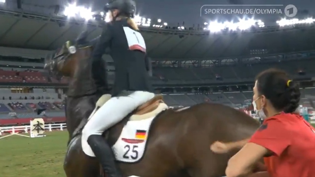 ¡Indignante! Entrenadora maltrató a un caballo y fue expulsada por su federación en Tokio 2020