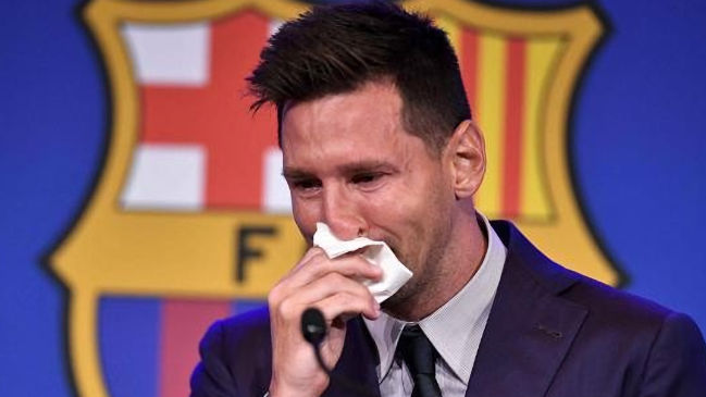 Emprendimiento lanzó réplica del pañuelo con el que Messi secó sus lágrimas al despedirse de Barcelona