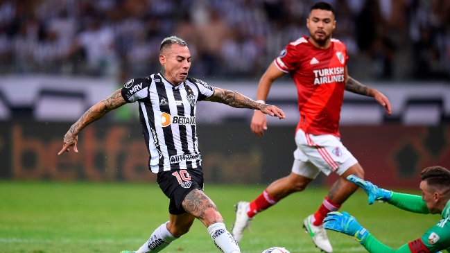 A. Mineiro de Eduardo Vargas avanzó a semis de la Libertadores tras golear a River de Paulo Díaz