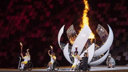 El momento en que se encendió la llama paralímpica en los Juegos de Tokio 2020