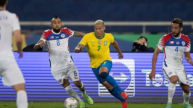 Richarlison se burló de Arturo Vidal tras victoria de Brasil sobre la Roja
