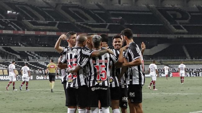 Atlético Mineiro de Eduardo Vargas avanzó a semifinales en la Copa de Brasil