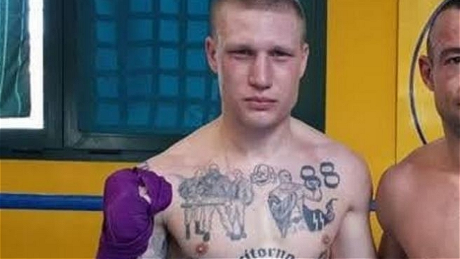 Boxeador italiano se enfrenta a sanción por lucir numerosos tatuajes de simbología nazi