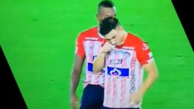 Jugador colombiano tuvo que dar explicaciones por misteriosa inhalación en plena cancha