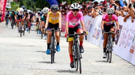 Aranza Villalón lidera la Vuelta a Colombia tras ganar la segunda etapa