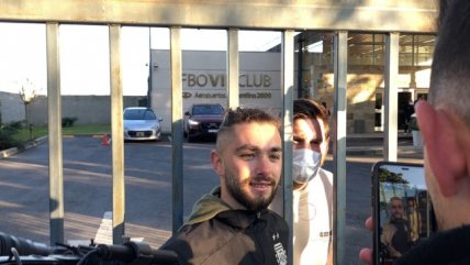 Lionel Messi llegó a Argentina firmando autógrafos