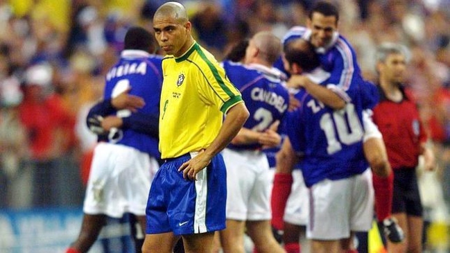 Ex compañero recordó convulsiones que sufrió Ronaldo en la final de Francia '98