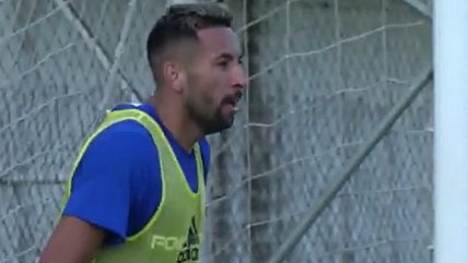 Mauricio Isla "se lució" como arquero en la práctica de la Roja