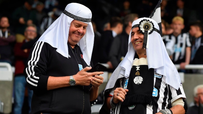 Dueños de Newcastle United pidieron a hinchas no disfrazarse de árabes